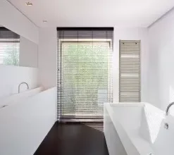 Vasco IRIS HDRM Licht Gebogen Handdoekradiator 2022 X 900 (1978 Watt) Kleur Ral 9005 ZWART