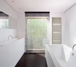 Vasco IRIS HDRM Licht Gebogen Handdoekradiator 1338 X 600 (869 Watt) Kleur Ral 9016