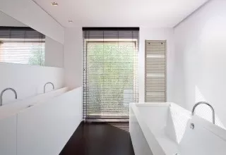 Vasco IRIS HDRM Licht Gebogen Handdoekradiator 2022 X 600 (1325 Watt) Kleur Ral 9016