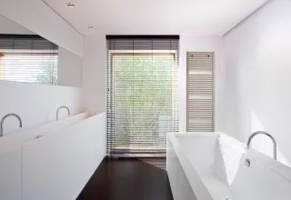 Vasco IRIS HDRM Licht Gebogen Handdoekradiator 1122 X 900 (1093 Watt) Kleur Ral 9016