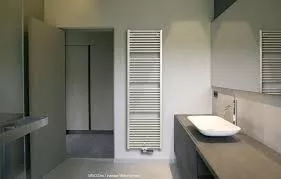 Vasco IRIS HDRM Licht Gebogen Handdoekradiator 1122 X 900 (1093 Watt) Kleur Ral 9016 - Afbeelding 4