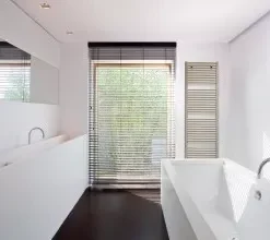 Vasco IRIS HDRM Licht Gebogen Handdoekradiator 690 X 600 (465 Watt) Kleur Ral 9016